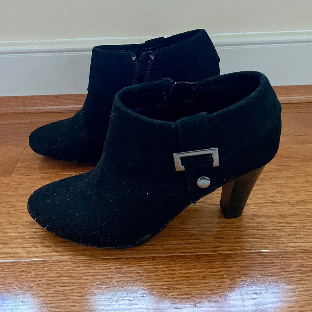 Kendra Scott Black Booties